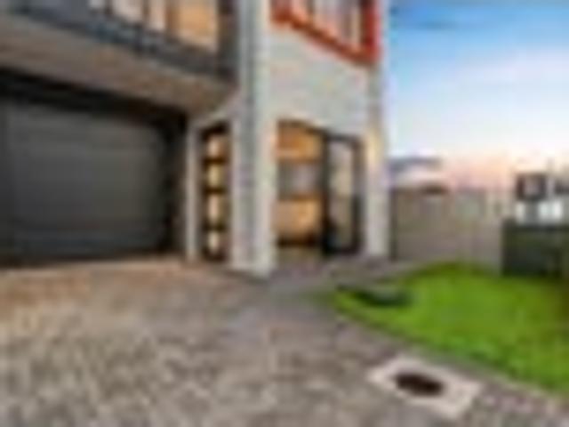 Townhouse for sale in Paremoremo, Oroua County