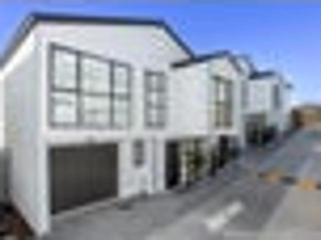 Townhouse for sale in Whangaparaoa