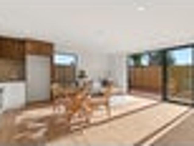 Townhouse for sale in Chaslands, Canterbury