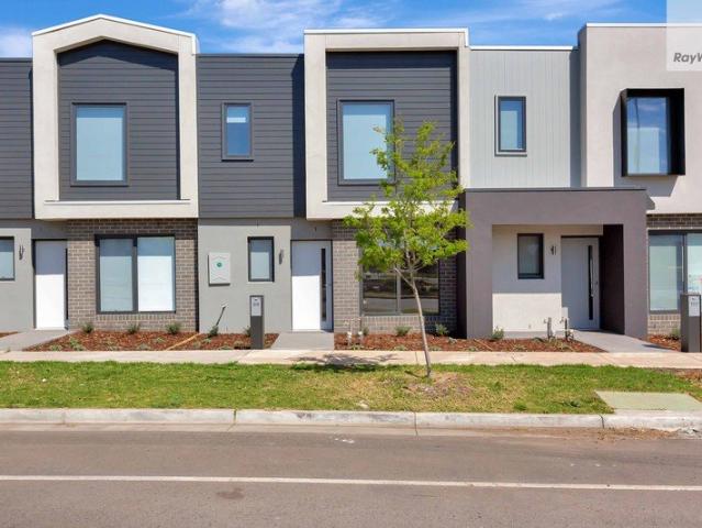 Townhouse for rent in Aurora Estate, Melbourne