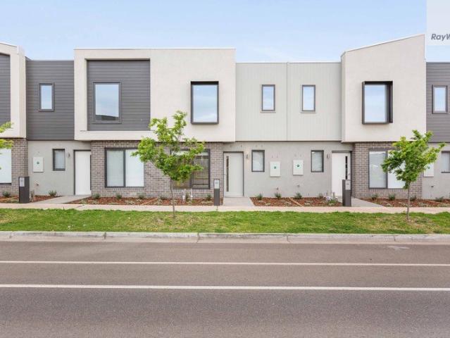 Townhouse for rent in Aurora Estate, Melbourne