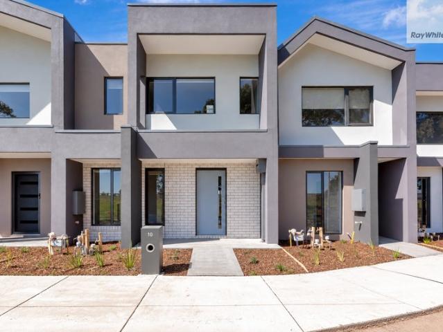 Townhouse for rent in Mason Quarter, Melbourne