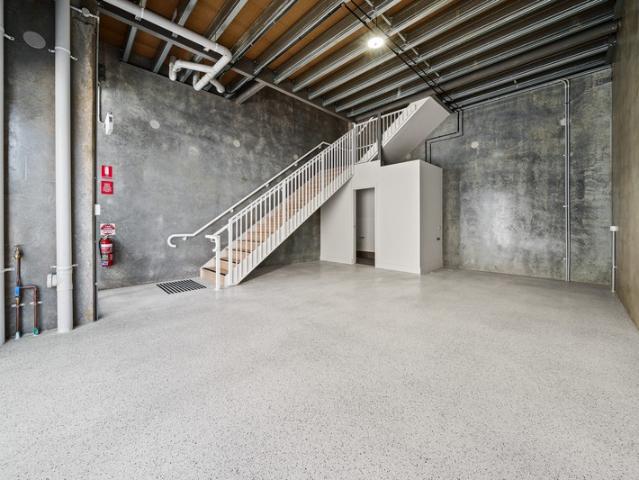 Warehouse for rent in Hope Island, Gold Coast City