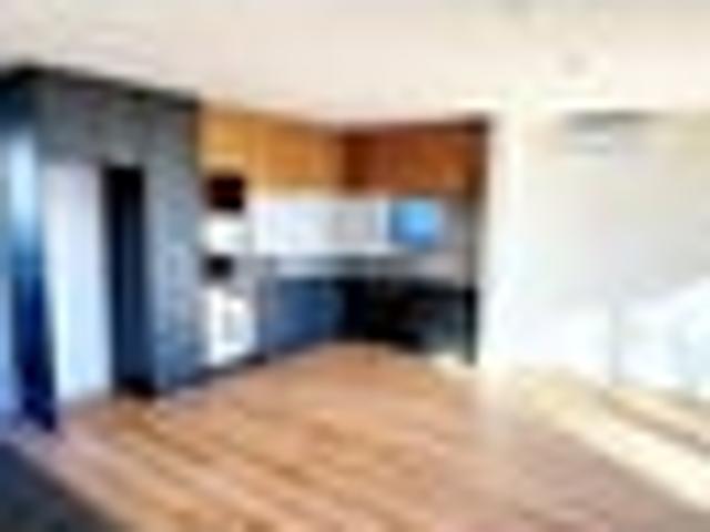 Townhouse for sale in Chaslands, Canterbury