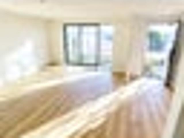 Townhouse for sale in Chaslands, Canterbury