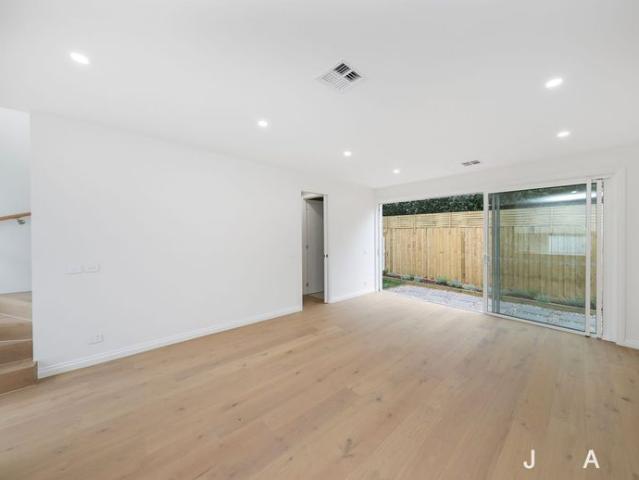 Townhouse for rent in Kingsville, Melbourne