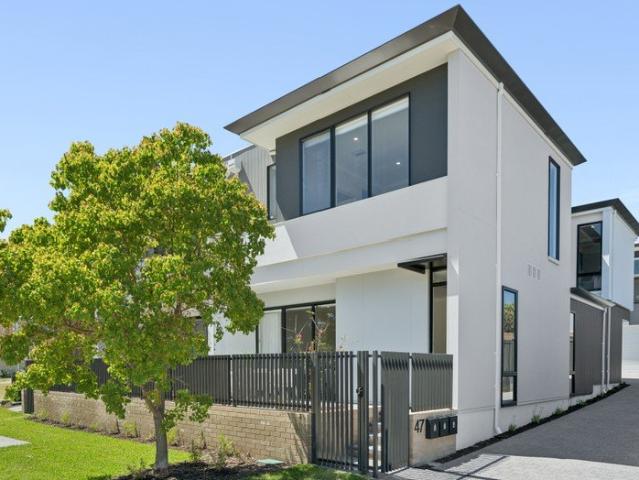 Townhouse for sale in Stirling, City of Stirling