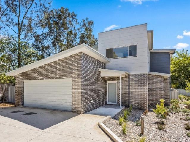Townhouse for rent in Wollongong West, New South Wales