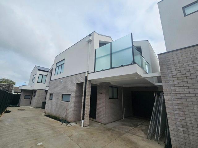 Townhouse for rent in Camerons Creek, Victoria