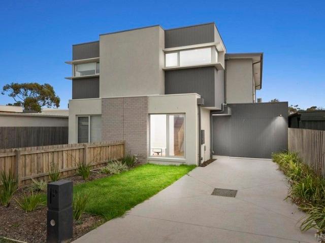 Townhouse for sale in Ocean Grove, Victoria