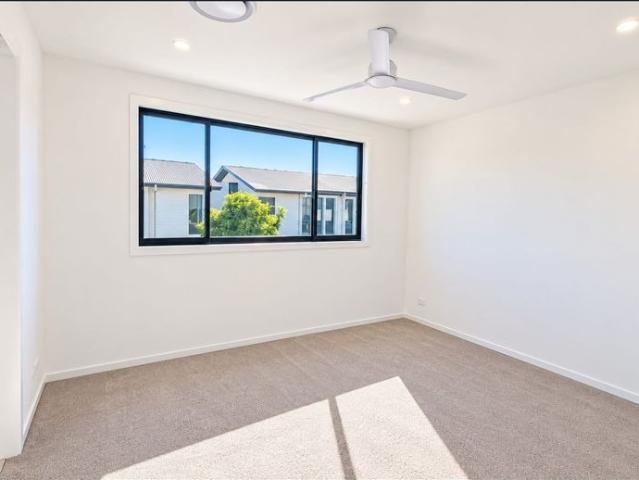 Townhouse for rent in Ancora Hope Island, Gold Coast City