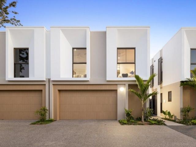 House for sale in Isle Of Capri, Queensland