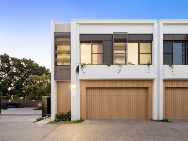 House for sale in Isle Of Capri, Queensland