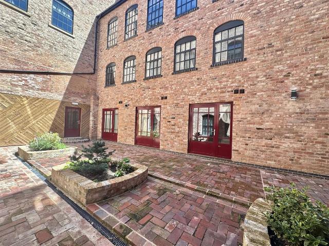 Studio for rent in St Ann's, Haddon