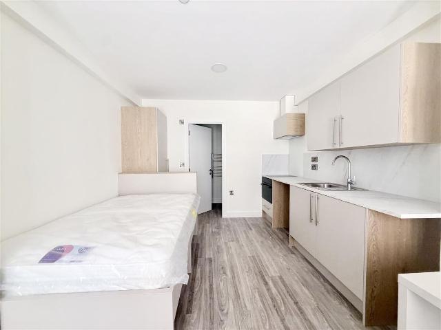 Studio for rent in St Ann's, Haddon