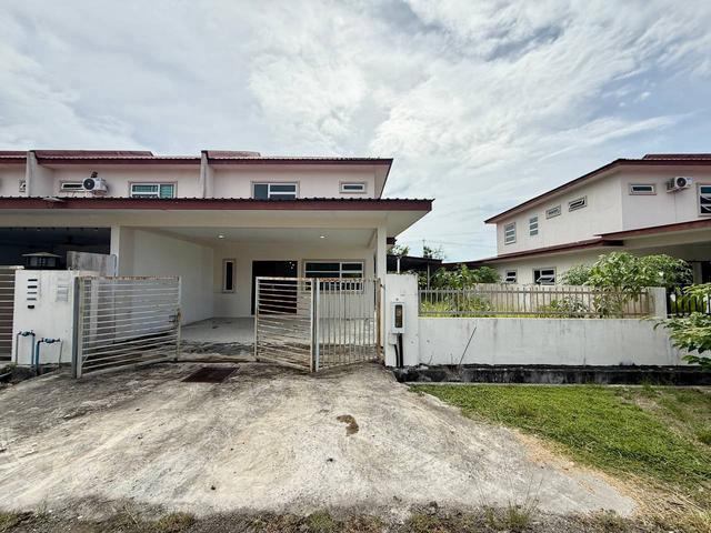 Terraced House for sale in Long Miri