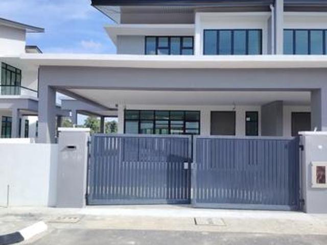 Terraced House for sale in Kuching