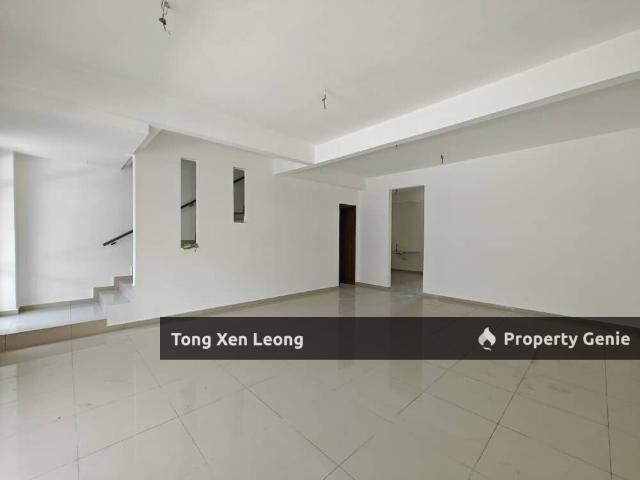 Terraced House for sale in Malaka