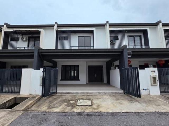Terraced House for sale in Kuching, Bahagian Kuching