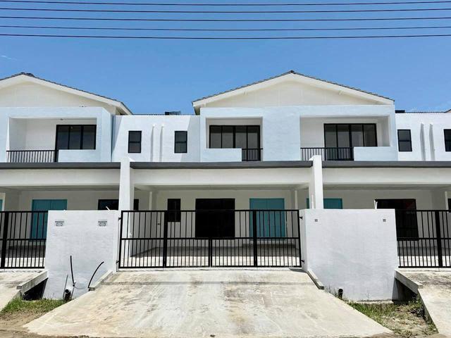 Terraced House for sale in Long Miri