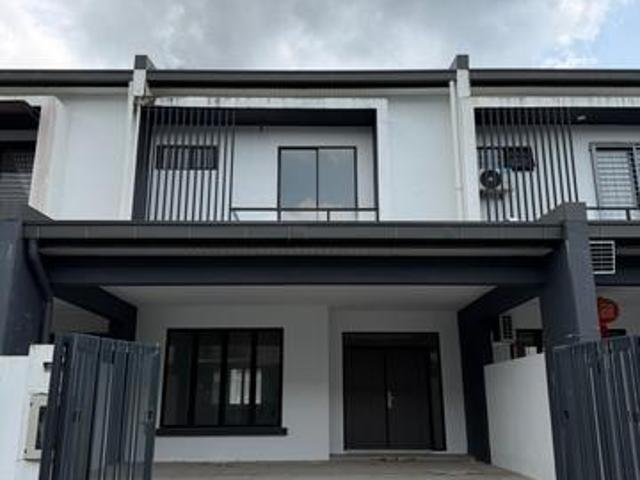 Terraced House for sale in Kuching, Bahagian Kuching