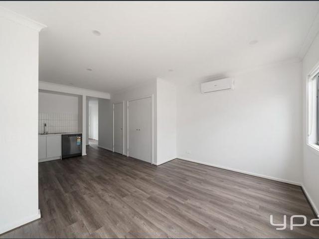 Townhouse for rent in Creekside, Melbourne