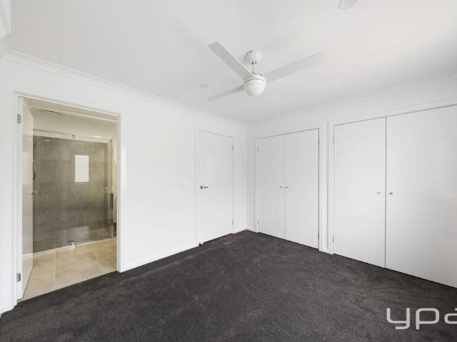 Townhouse for rent in Rathscar West, Victoria