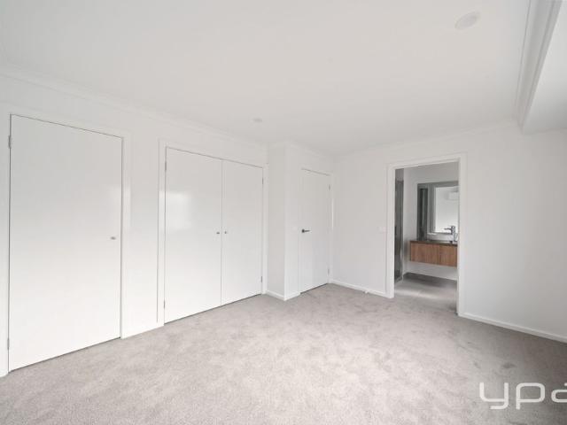 Townhouse for rent in Rathscar West, Victoria