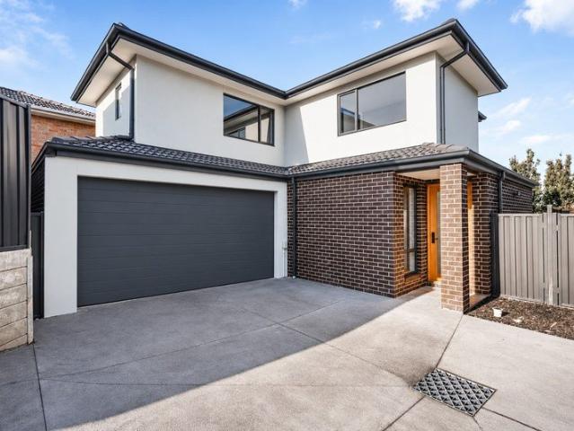 Townhouse for sale in Greenvale, Melbourne