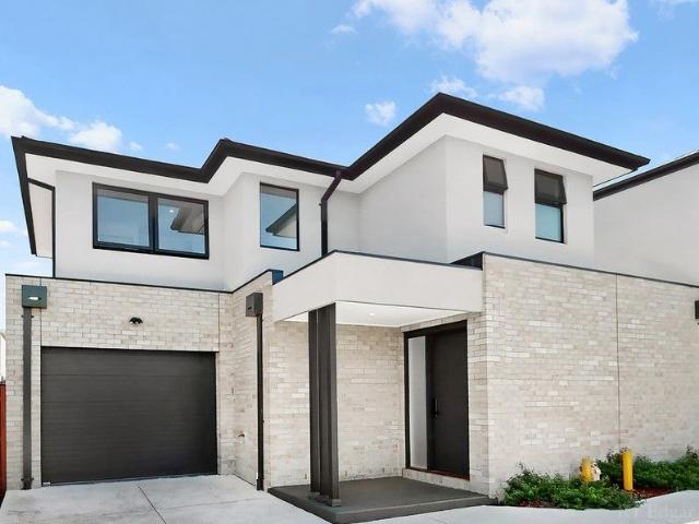 Townhouse for sale in Camerons Creek, Victoria