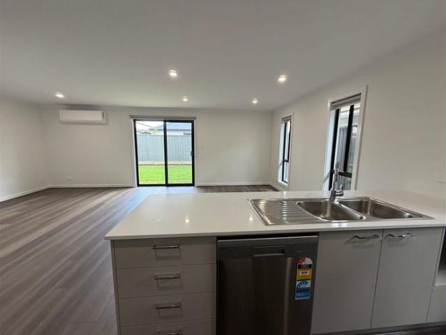 House for rent in Munno Para West, Adelaide