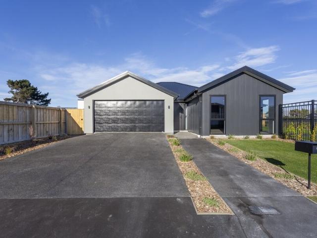 House for rent in Chaslands, Canterbury