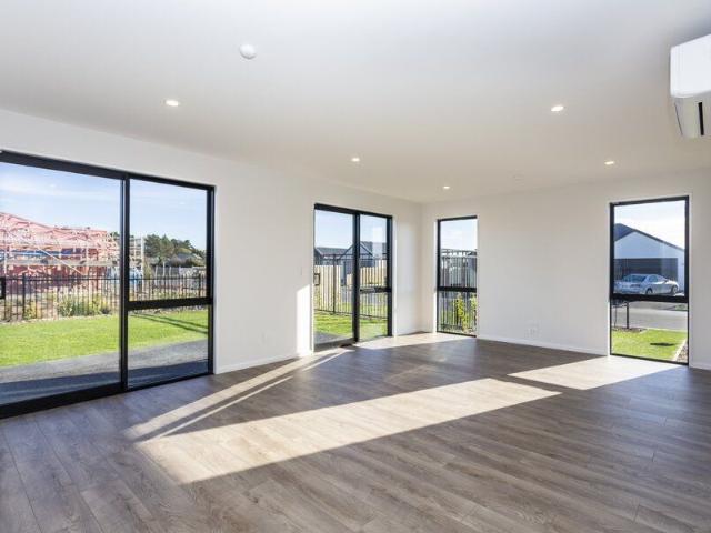 House for rent in Chaslands, Canterbury