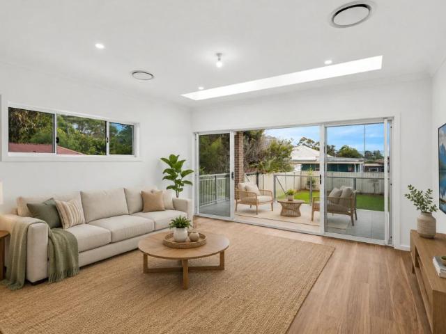 Townhouse for rent in Wollongong West, New South Wales
