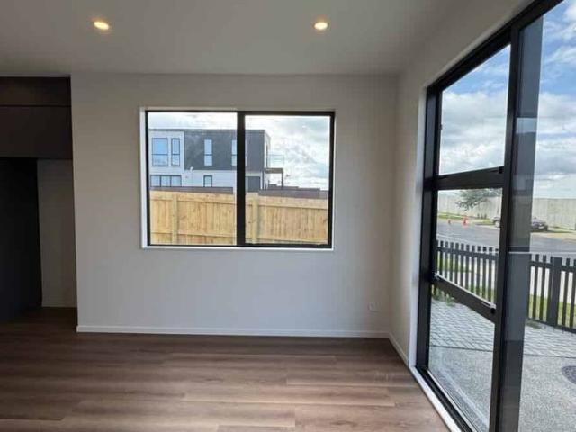 House for rent in Paremoremo, Oroua County