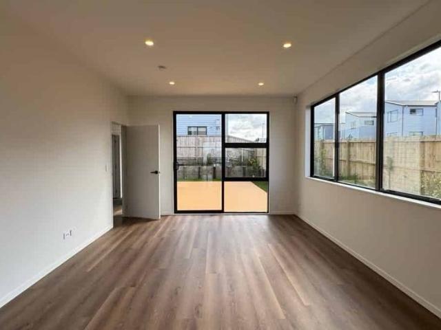 House for rent in Paremoremo, Oroua County