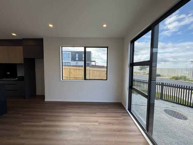 House for rent in Paremoremo, Oroua County
