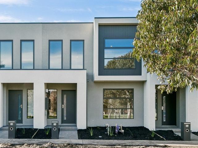 Townhouse for rent in Grow, Melbourne