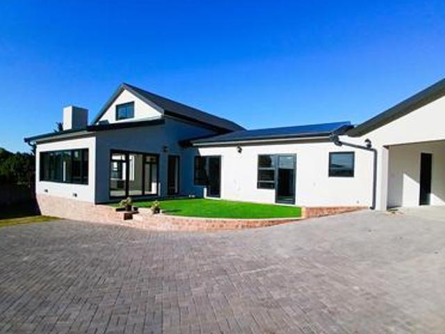 House for sale in Groot Brak Rivier, Western Cape