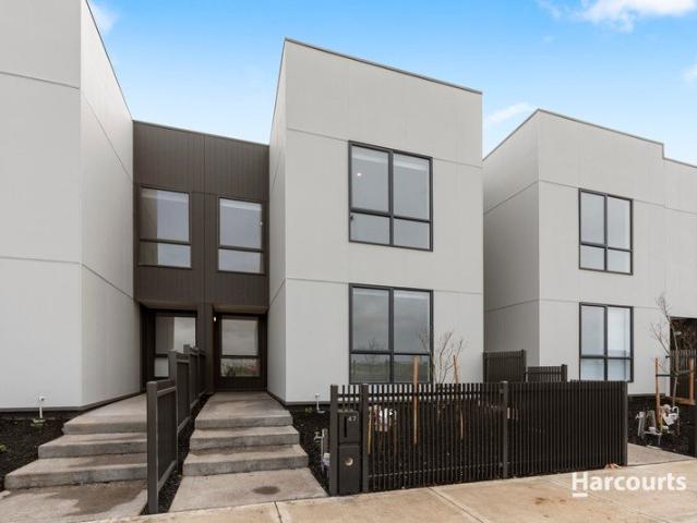 Townhouse for rent in Aurora Estate, Melbourne