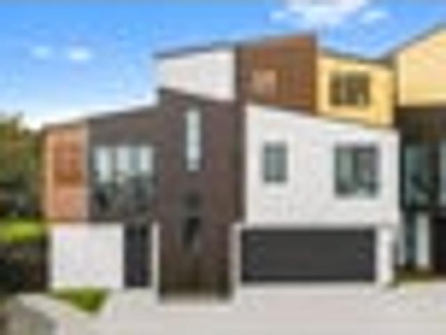 Townhouse for sale in Sunnynook