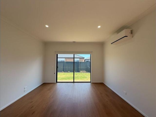 House for rent in Mount Atkinson, Melbourne