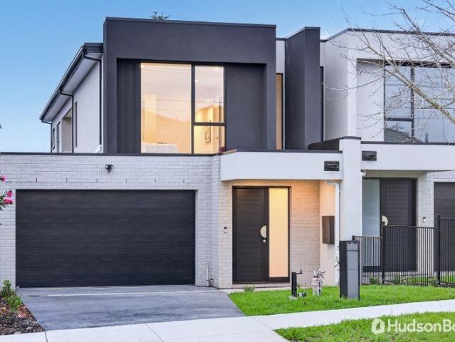 Townhouse for sale in Camerons Creek, Victoria