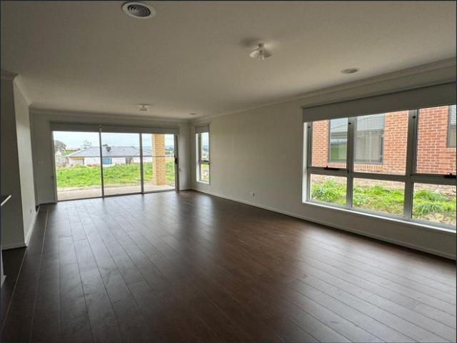 House for rent in Churchill, Victoria