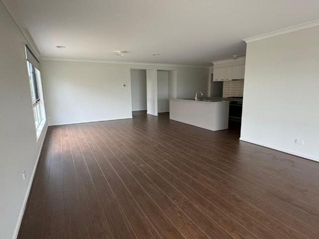 House for rent in Churchill, Victoria