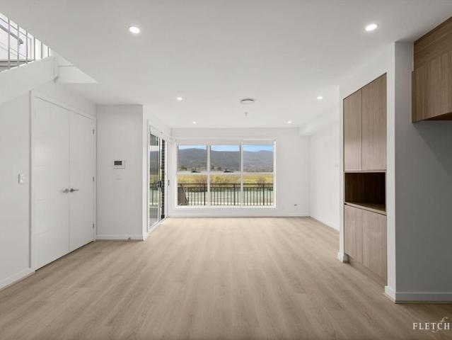 Townhouse for rent in Wollongong West, New South Wales
