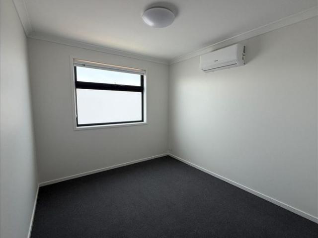Townhouse for rent in Botanical, Melbourne