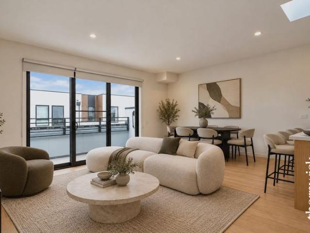 Townhouse for rent in Aurora Estate, Melbourne