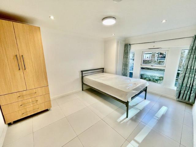 Apartment for rent in London Borough of Ealing, Hanwell