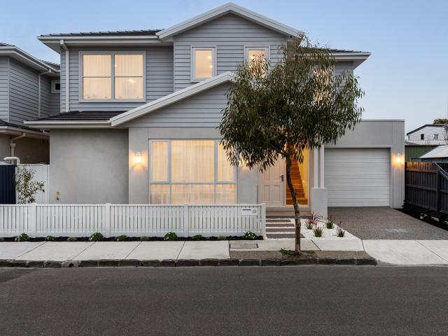 House for sale in Carnegie